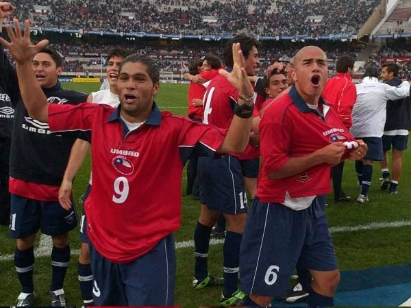 Plantel de la Selección Chilena celebrando empate ante Argentina