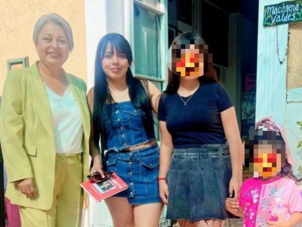 Cristal Aguilera junto a Jeannette Jara