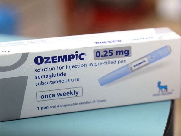 Ilustración del cerebro humano mostrando las zonas de recompensa afectadas por fármacos GLP-1 como la semaglutida.