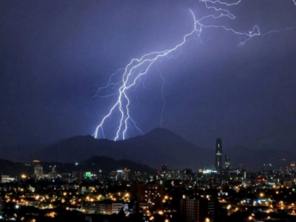 Meteorología avisa por tormentas eléctricas en RM y otras 4 regiones