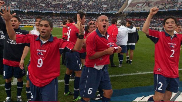 Plantel de la Selección Chilena celebrando empate ante Argentina