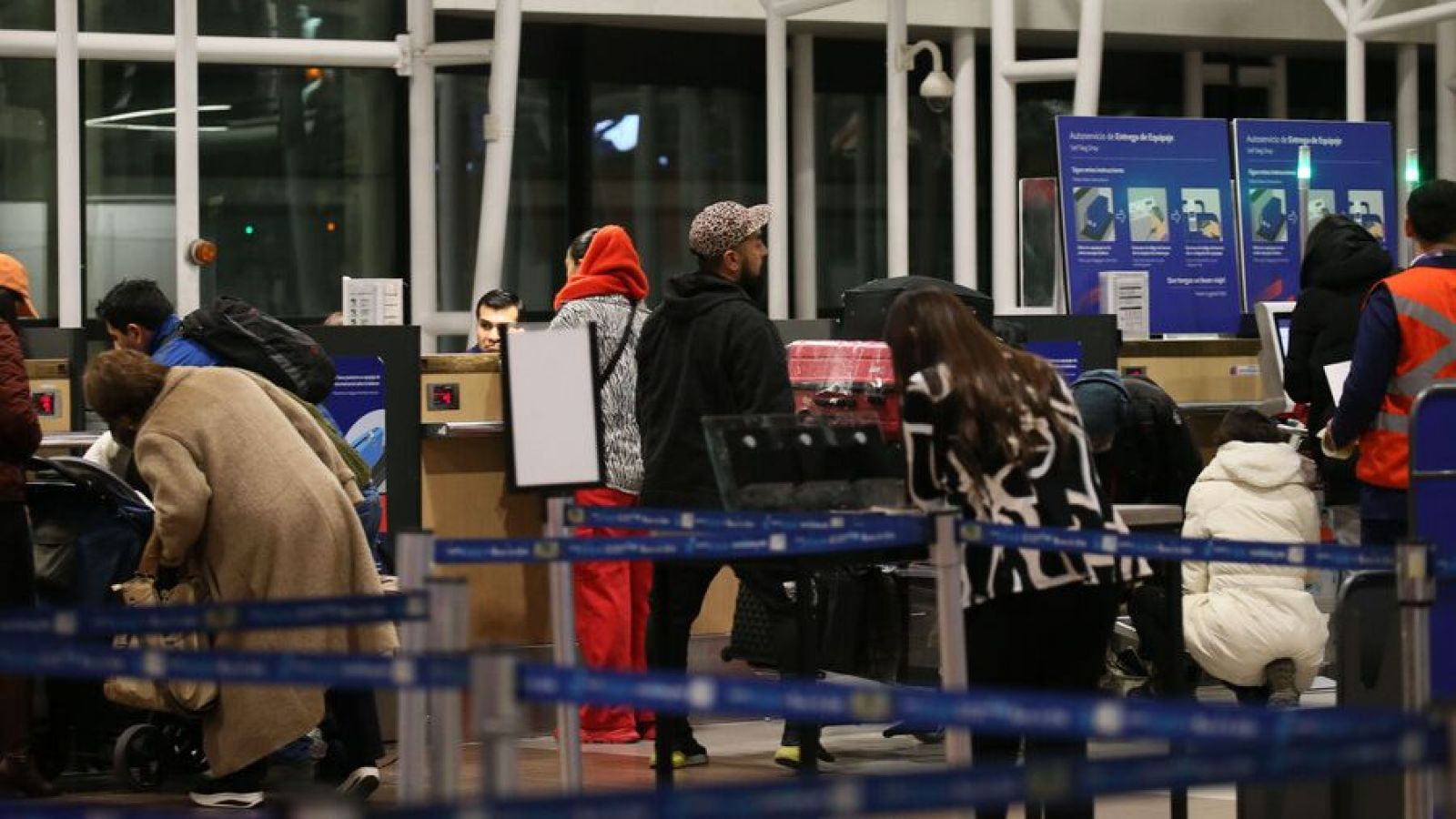 Alza en pasajes aéreos marcan leve inflación de noviembre