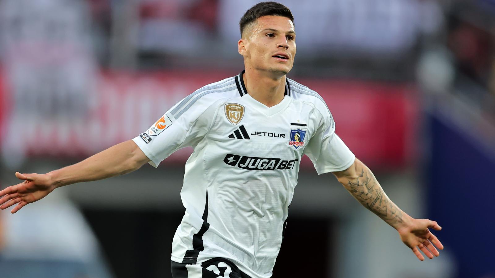 Lucas Cepeda celebrando un gol por Colo Colo