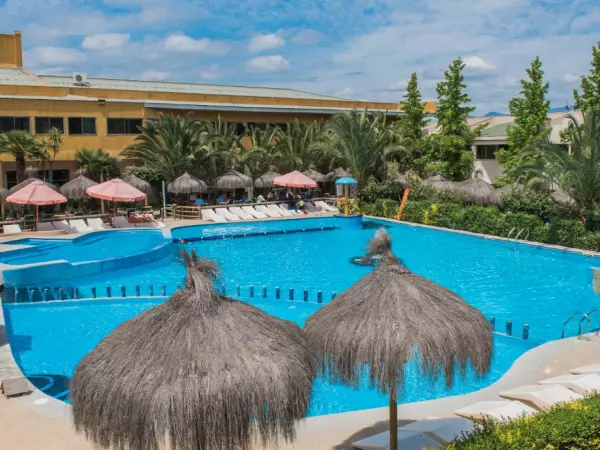 Clausuran resort Rosa Agustina