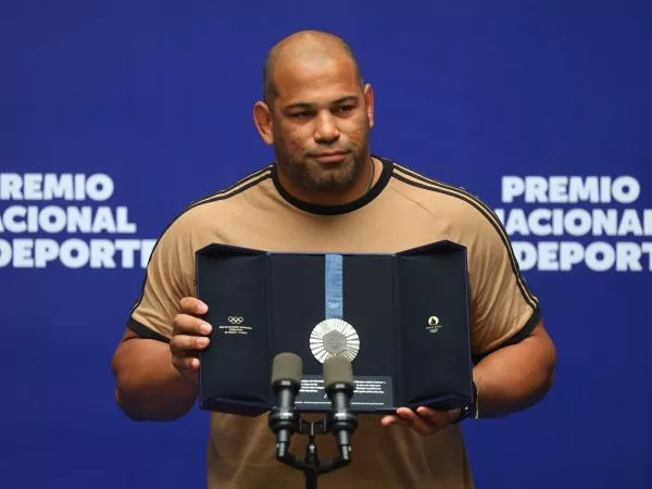 Yasmani Acosta recibió el Premio Nacional del Deporte