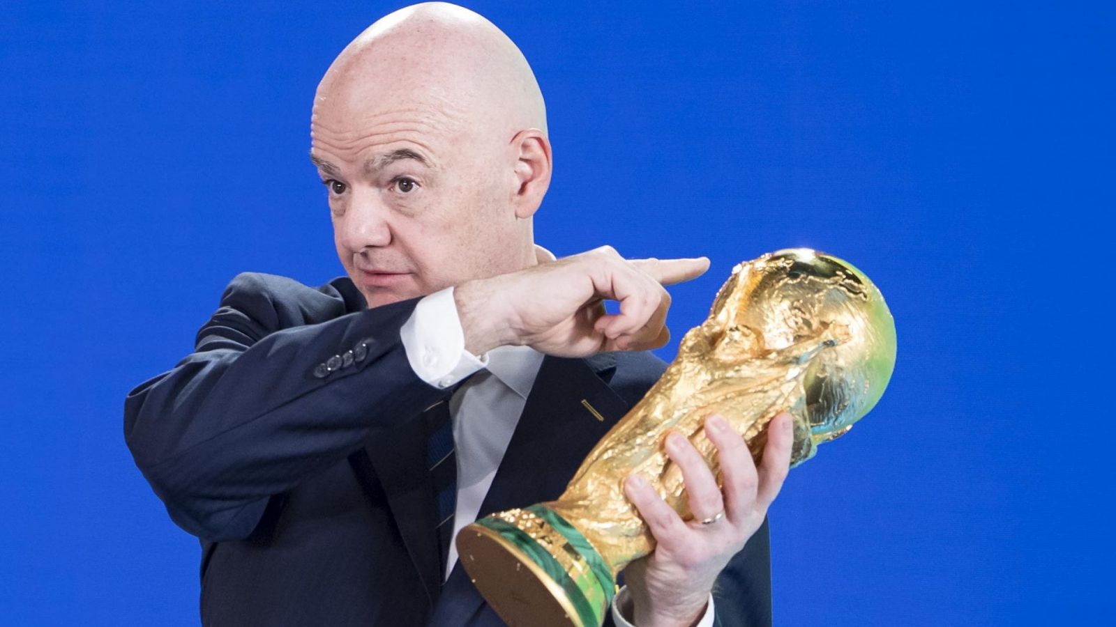 Mateo Retegi celebrando un gol por Italia