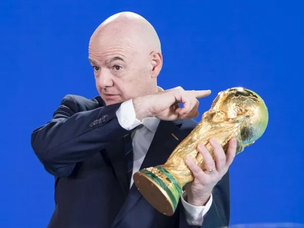 Mateo Retegi celebrando un gol por Italia