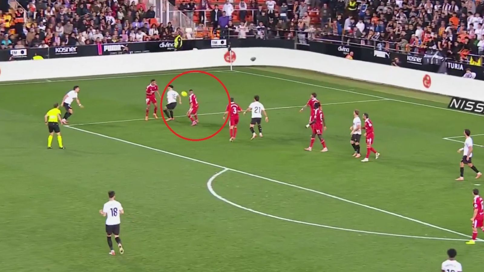 Alexis Sánchez cometió un error que terminó en gol del Valencia y selló el empate ante Sevilla