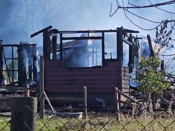 Casa quemada en Cañete tras atentado incendiario