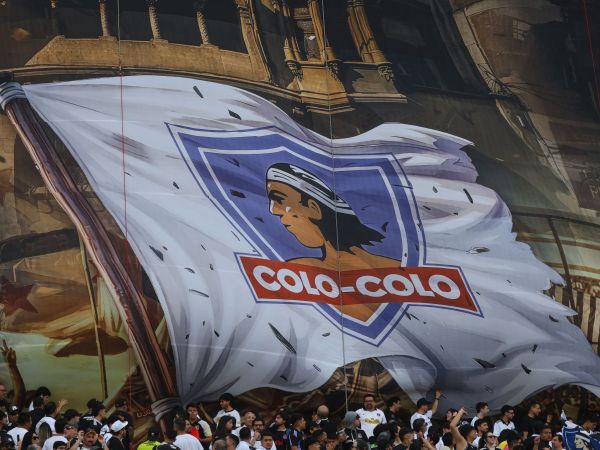 El lienzo fue desplegado en el sector Rapa Nui del estadio Monumental en el duelo clave ante Audax Italiano.