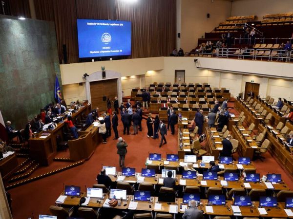 Otra vez fracasa sesión de la Cámara por falta de diputadas y diputados