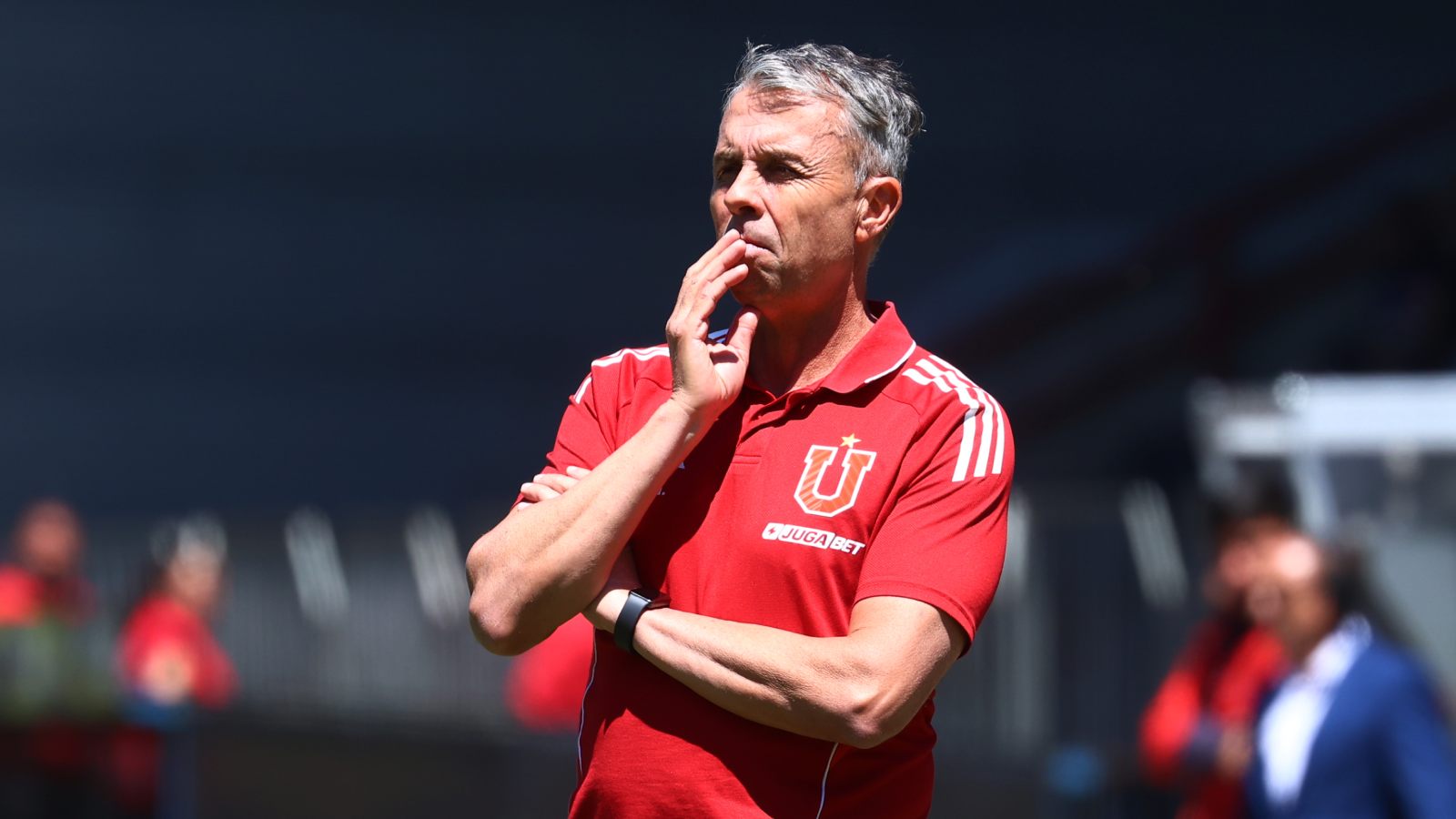 Gustavo Álvarez dirigiendo a la Universidad de Chile