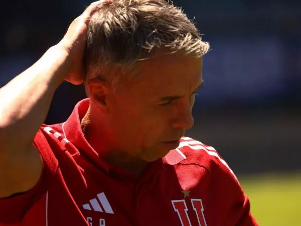 Gustavo Álvarez y la U se mantienen enfrentados por su salida