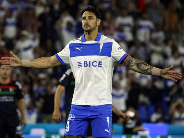 Universidad Católica lanza camiseta 2026
