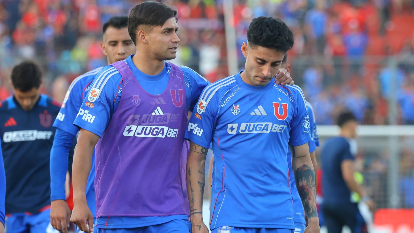 Fabián Hormazábal y Javier Altamirano tras un partido de la Universidad de Chile