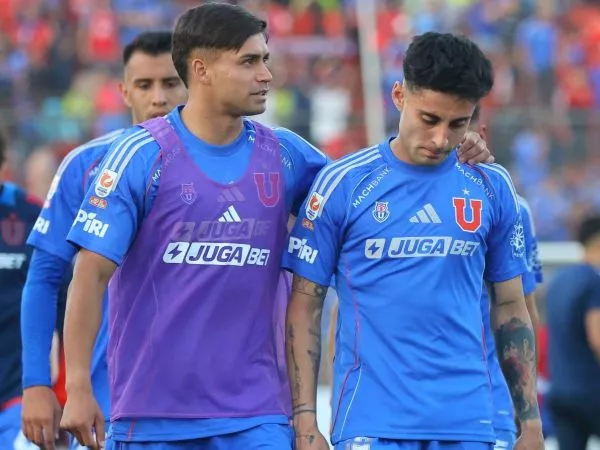Fabián Hormazábal y Javier Altamirano tras un partido de la Universidad de Chile
