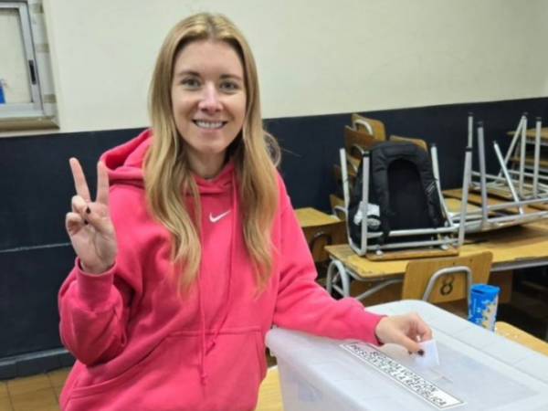 Carla Jara vocal de mesa