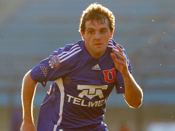 Walter Montillo jugando por la Universidad de Chile en 2010