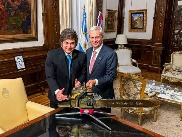 Milei y Kast motosierra