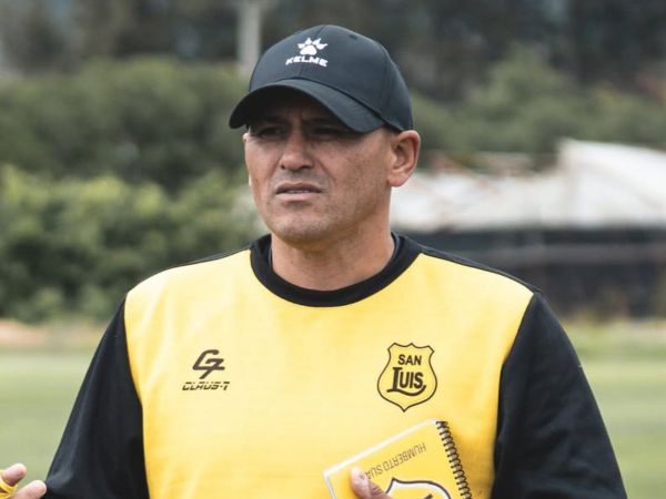 Humberto Suazo dirigiendo una práctica de San Luis de Quillota