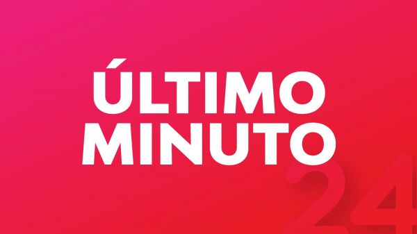 Bomberos combate incendio en Estación Central