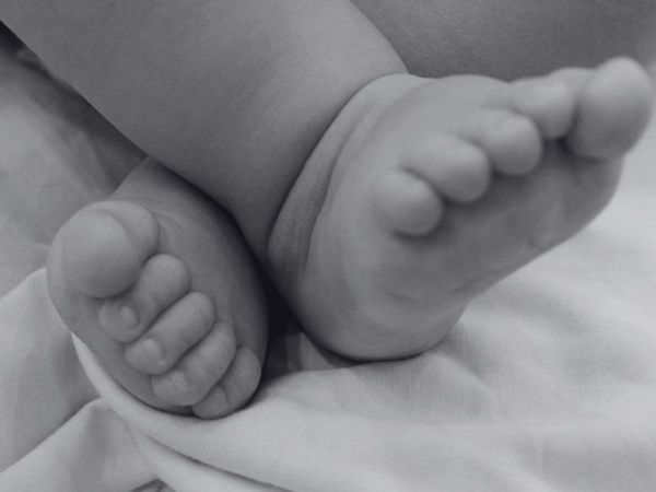 Intercambio de bebés fallecidos. Foto referencial.