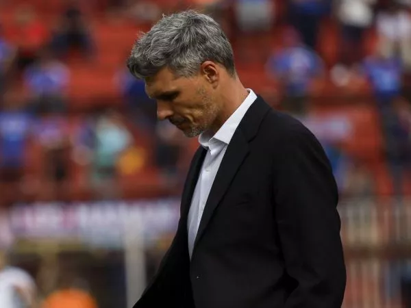 Dos refuerzos solicitados por Fernando Ortiz estarían cada vez más lejos del Monumental.