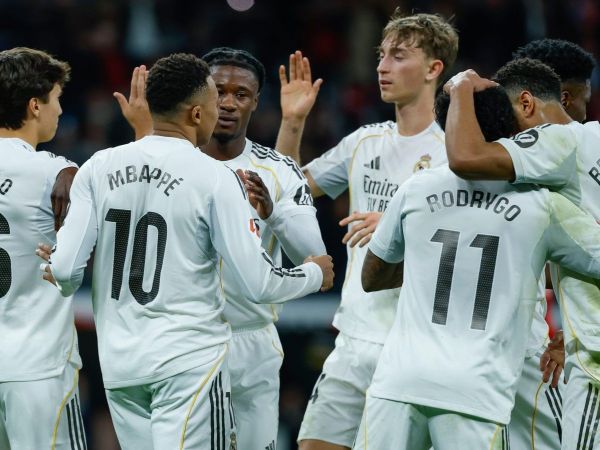 Plantel del Real Madrid celebrando un gol