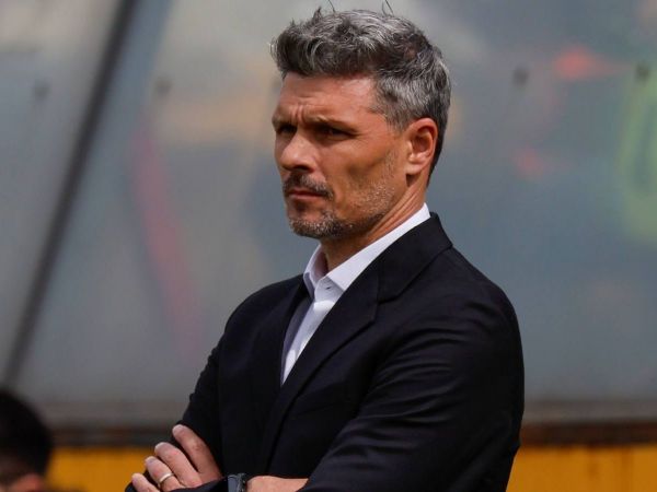 Fernando Ortiz dirigiendo un partido de Colo Colo