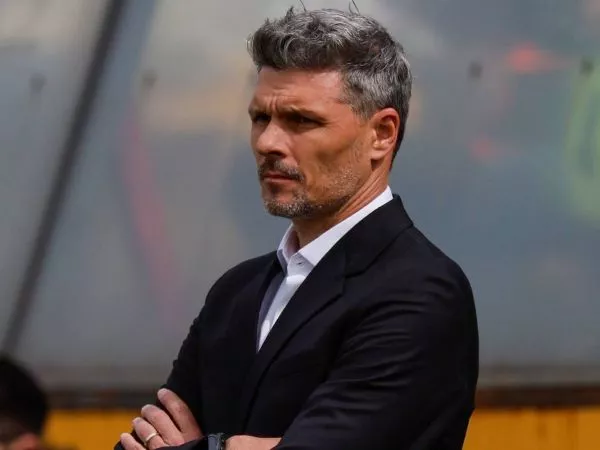 Fernando Ortiz dirigiendo un partido de Colo Colo