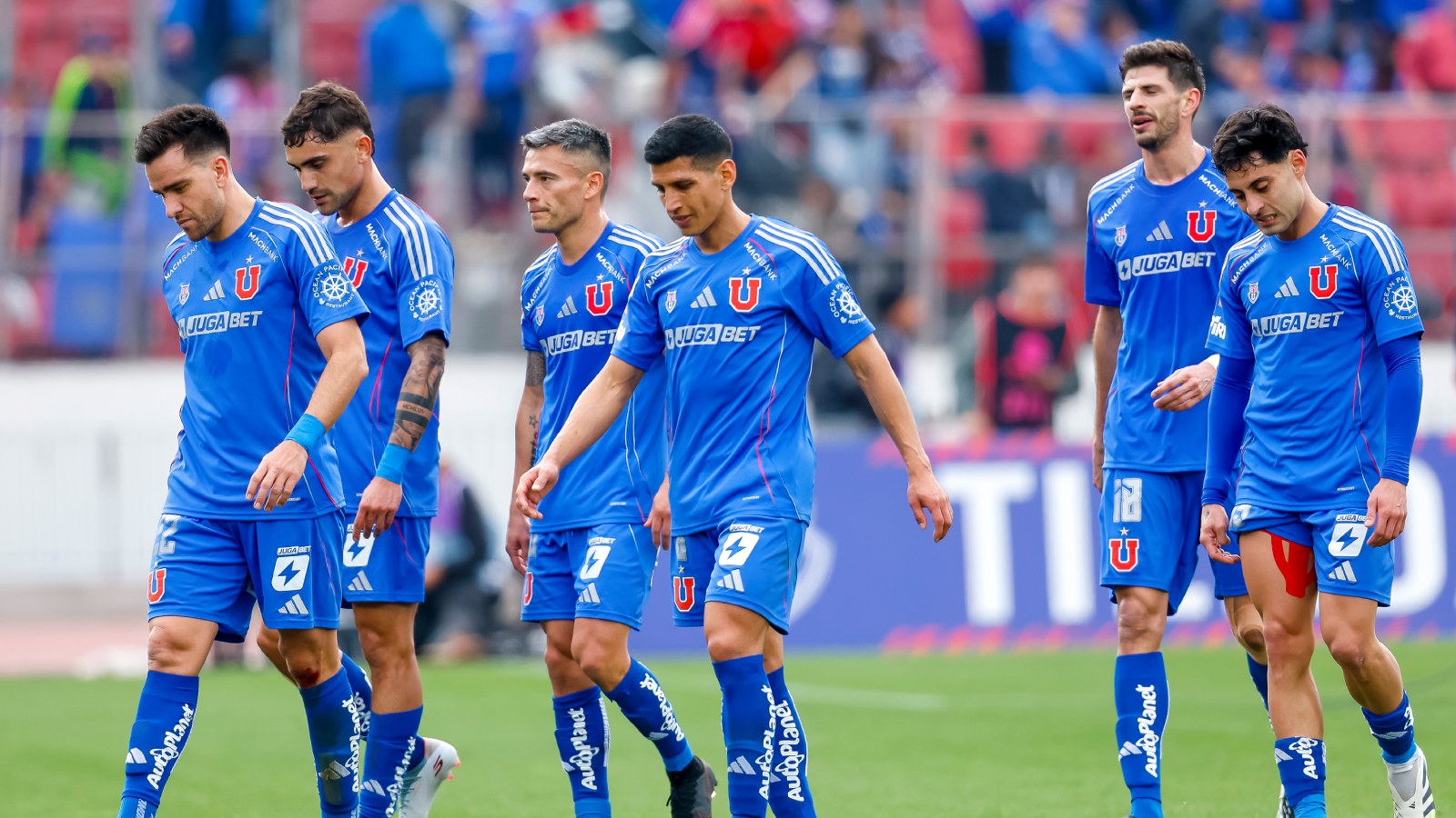Plantel de la Universidad de Chile cabizbajo