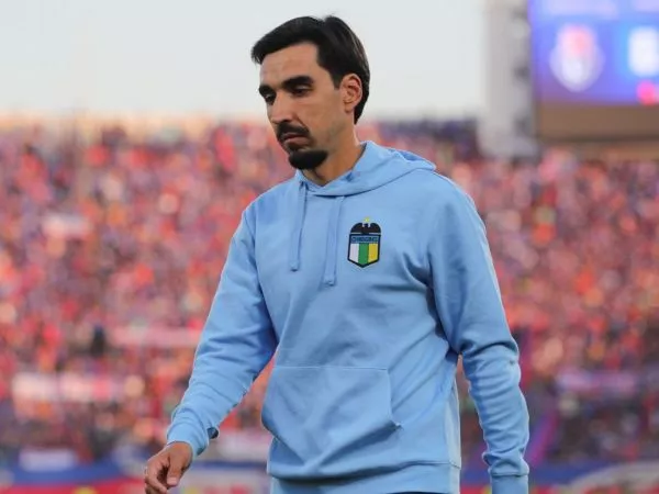 Francisco 'Paqui' Meneghini dirigiendo un partido de O'Higgins