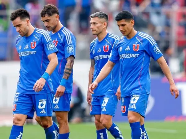 Plantel de la Universidad de Chile cabizbajo