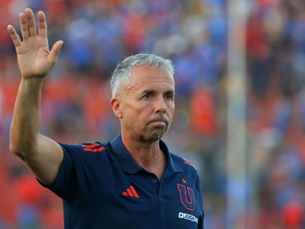 Universidad de Chile oficializó partida de Gustavo Álvarez