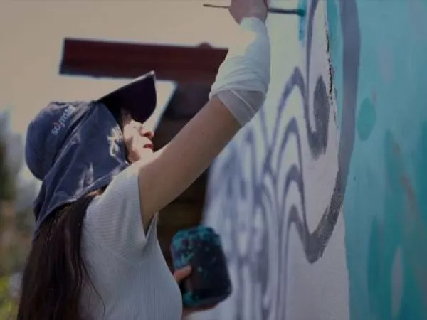 Jóvenes guerreras en acción: mujeres que lograron escapar de la violencia intrafamiliar