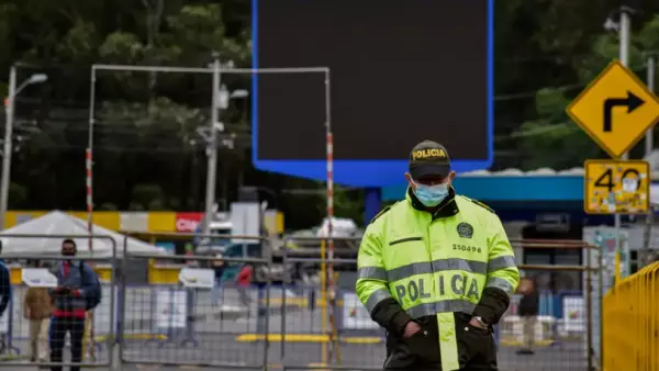 Ecuador restringe pasos de frontera con Colombia y Perú