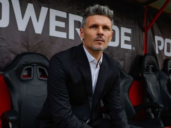 Fernando Ortiz dirigiendo un partido de Colo Colo