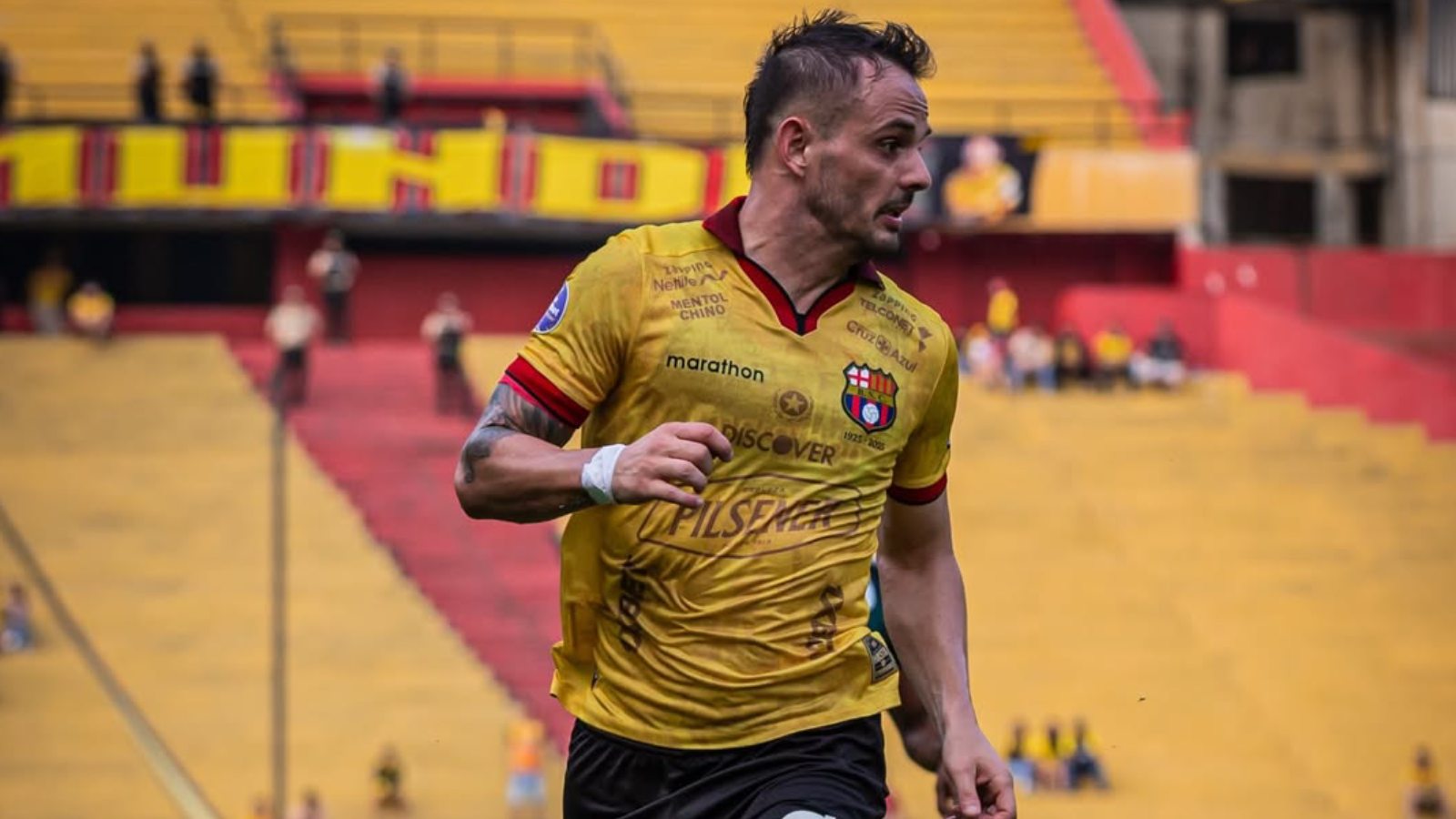 Octavio Rivero jugando por Barcelona SC de Ecuador