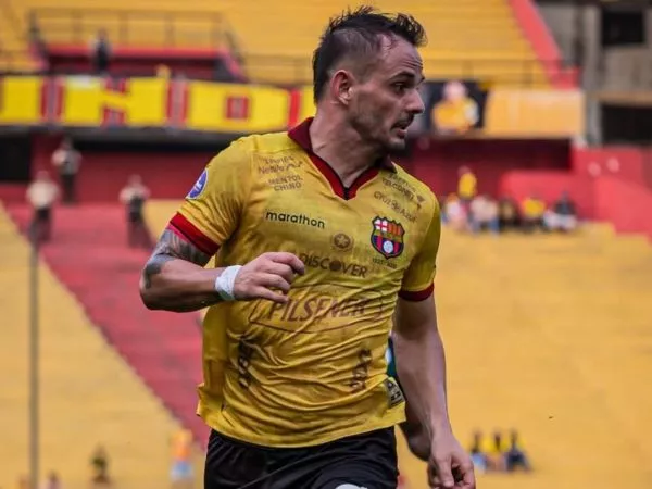 Octavio Rivero jugando por Barcelona SC de Ecuador