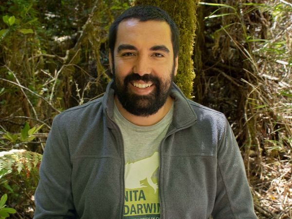 Ranita de Darwin y Andrés Valenzuela.