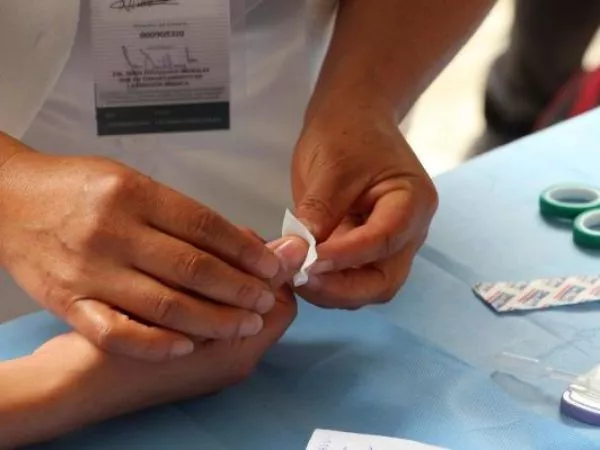 Enfermera es acusada de robar muestras biológicas para entrenar a su perro