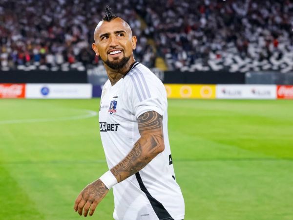 Arturo Vidal jugando por Colo Colo