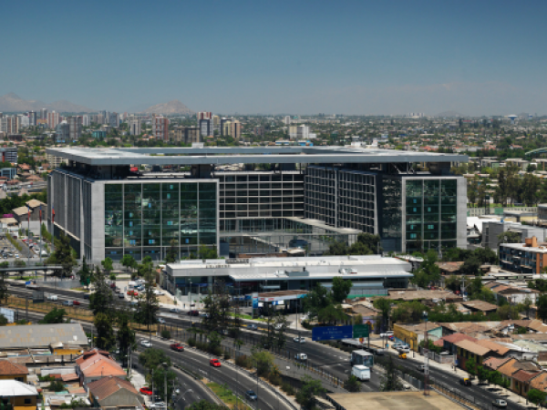 Contraloría rechaza ampliación de contrato de $3.700 millones a concesionaria del Centro de Justicia