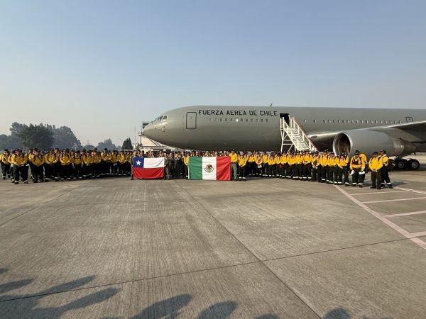 VOLUNTARIOS MEXICANOS AYUDAN A CHILE