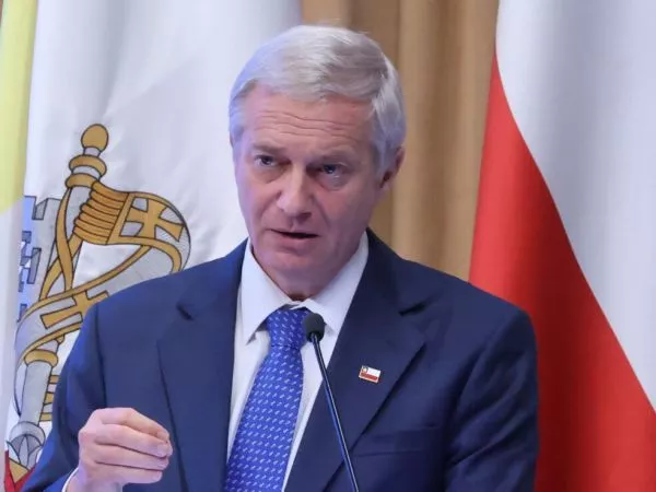 Gira de Kast paralizada