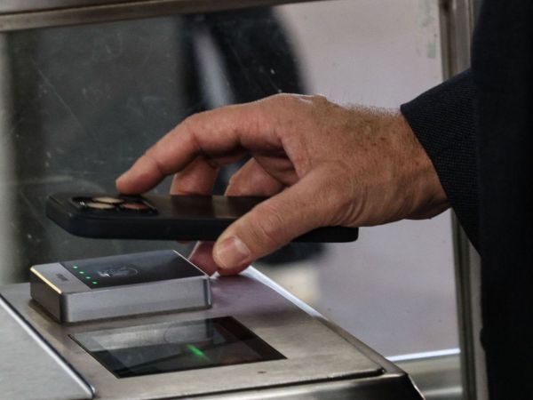 Metro y Tren Nos se podrá pagar con tarjetas bancarias