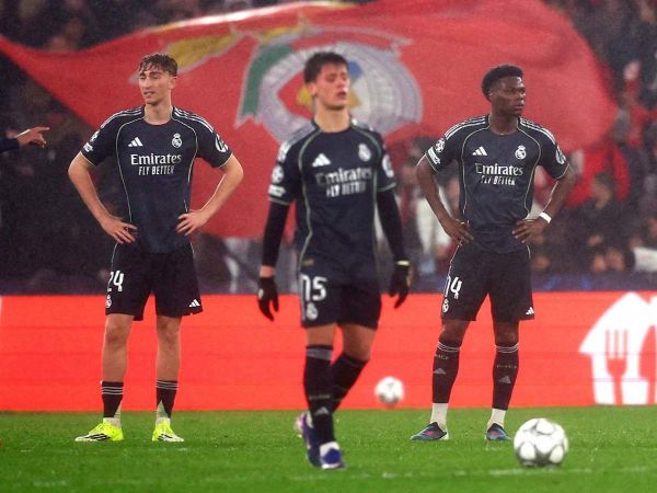 Plantel del Real Madrid en la derrota ante el Benfica
