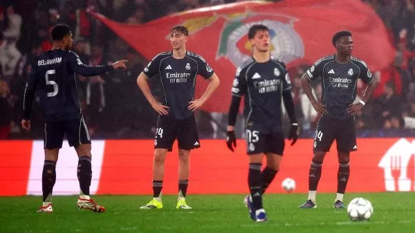 Plantel del Real Madrid en la derrota ante el Benfica