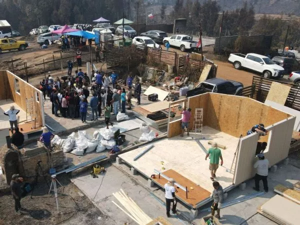 Entrega vivienda de emergencia. Foto referencial.