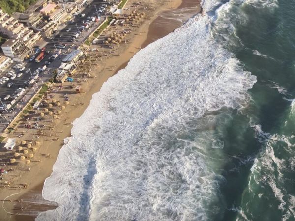 Playas de Viña del Mar y Valparaíso afectadas por la erosión.